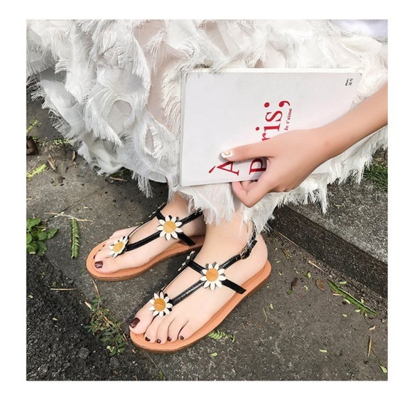 Shoes - NEW Flower Sandals